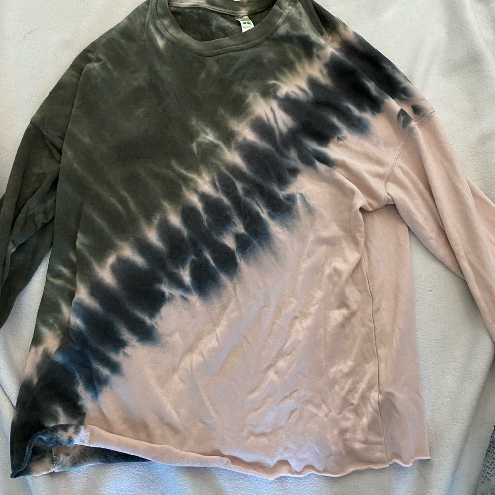Green tea tie dye crew neck!